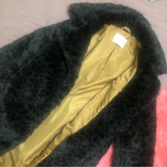 Aritzia TNA Golden ‘Moorhouse’ faux fur coat - Picture 6 of 7
